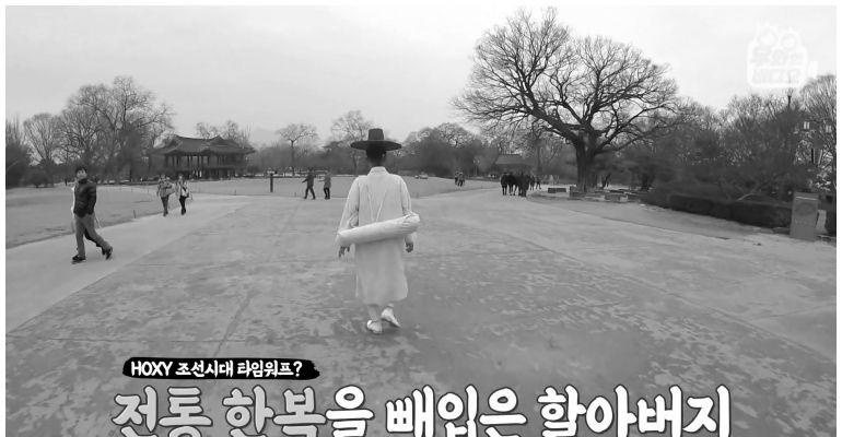 an old man in a topknot and hanbok.