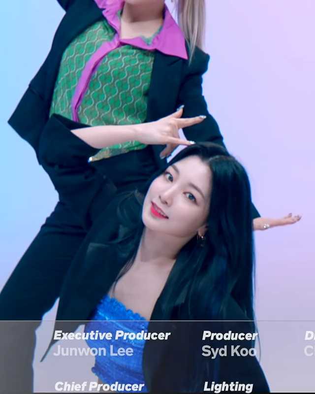 Rocket Punch Yeonhee Suit Dance