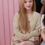 Loona So Heejin's white thighs