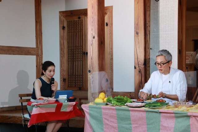 A lonely gourmet who visited Korea as a promotional event for pork belly.