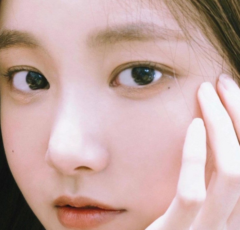 Yeonwoo Instagram_Under Eye Dot