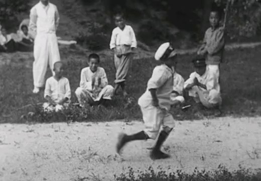 Traditional Russian dance by Joseon children 100 years ago.