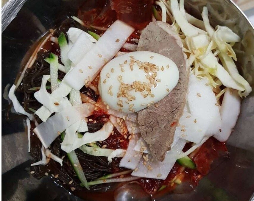 I ordered jajangmyeon, but I got naengmyeon delivery. JPG.