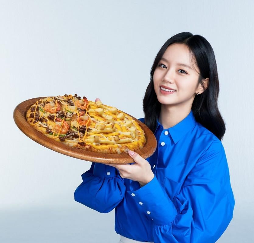 Hyeri is a new model for Domino's Pizza.