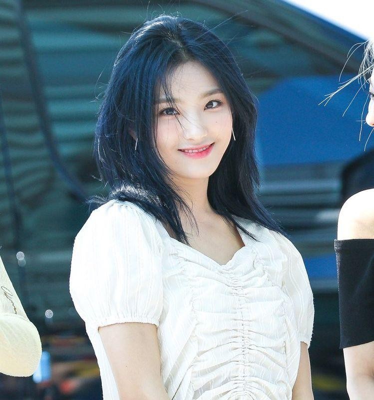 Fromis9 Saerom.