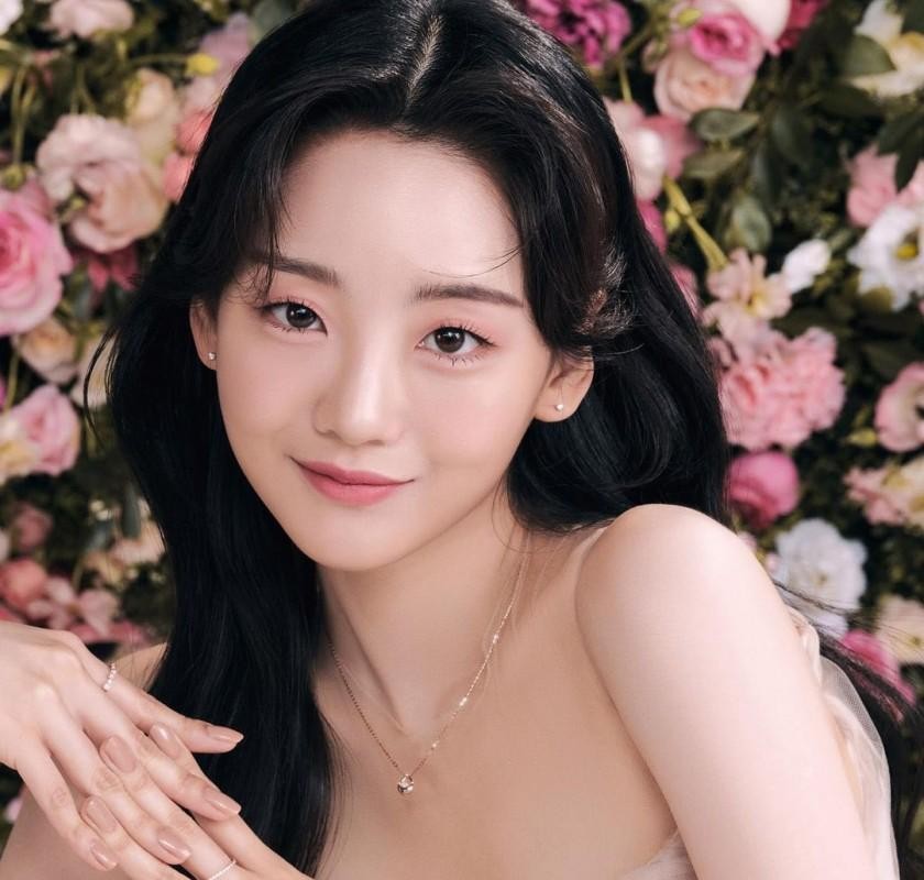 Jewelry brand Lloyd's muse, JOYHYEON.