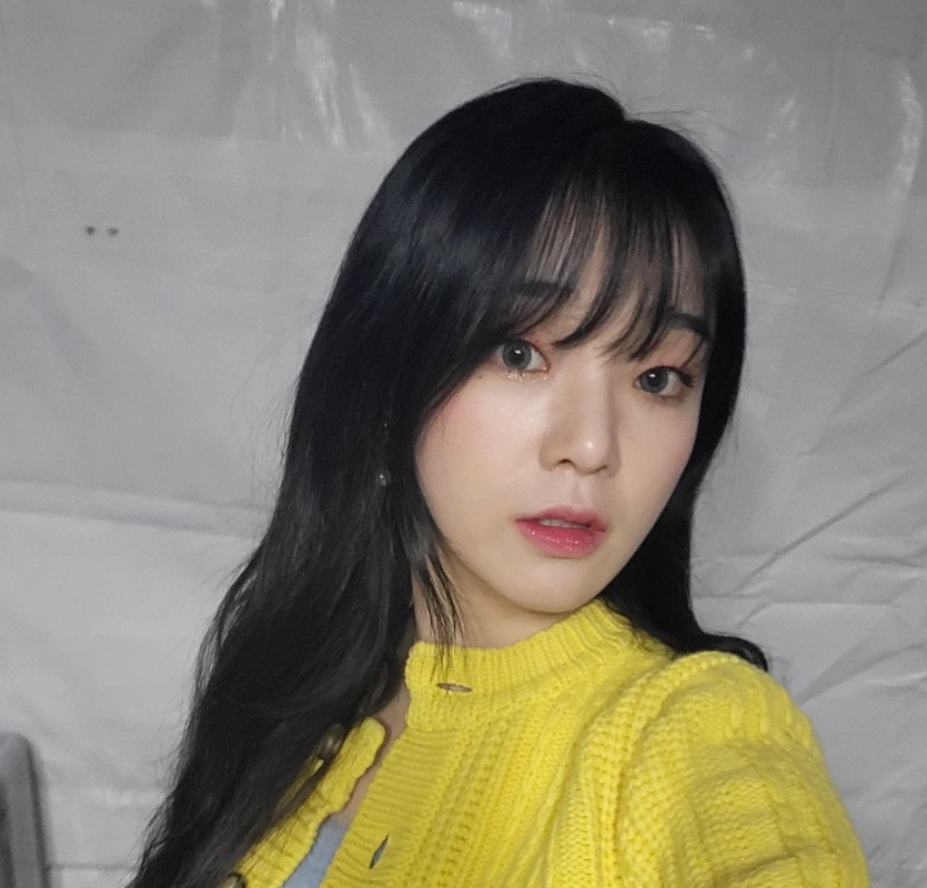 Seunghee in yellow.