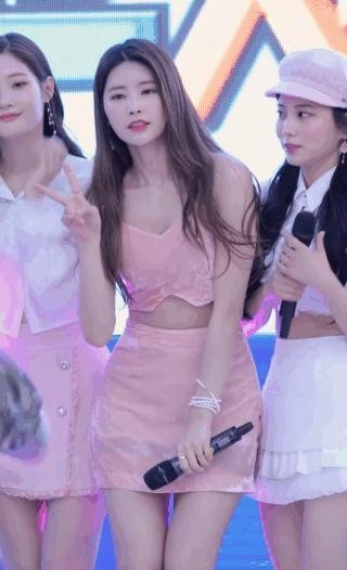 pink sleeveless Ki Hui Hyeon