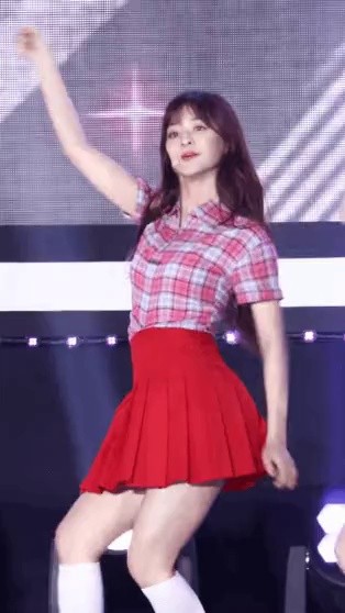 Red tennis skirt, Lee Nagyung