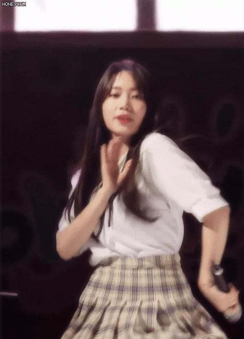 Jueun's bottom part of the checkered skirt