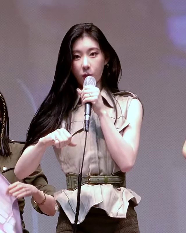 Uniform hot pants. ITZY's CHAERYEONG