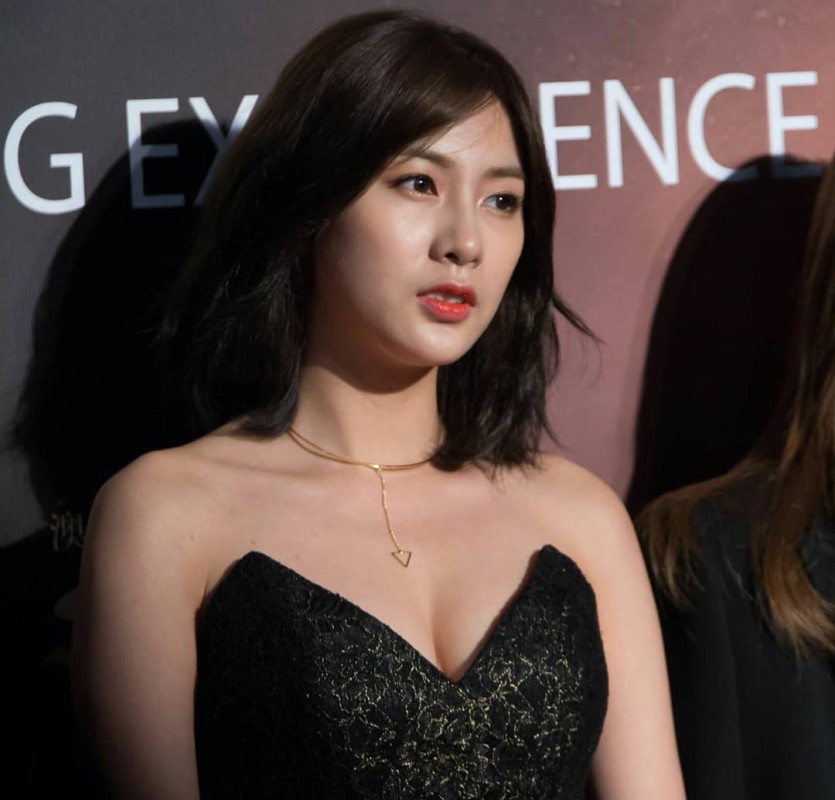 Oh Hayoung's thrilling chest Instagram