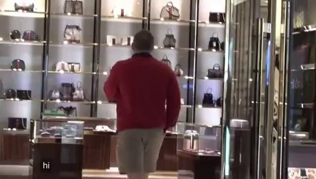 (SOUND)the shopping of an introverted rich man