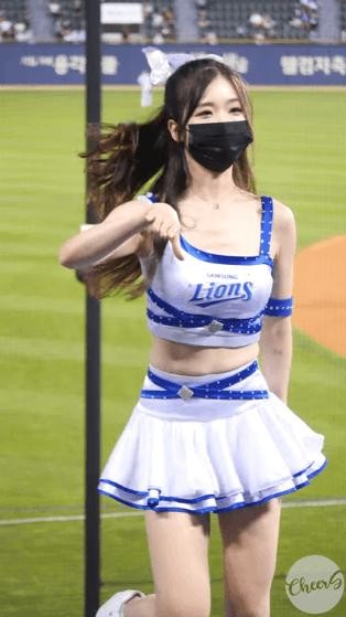 Ko Jung Hyun, cheerleader