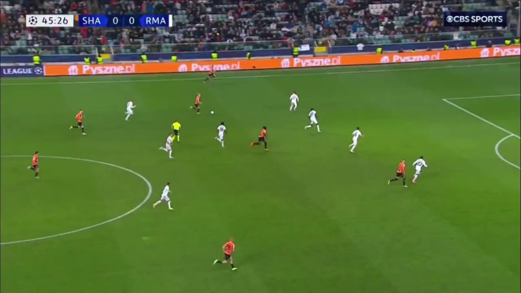 (SOUND)Shakhtar vs Real Madrid scored the first goal as soon as the second half began (Laughing out loud. (Laughing out loud