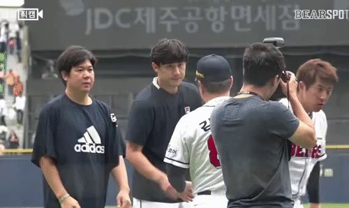 Professional baseball coach Son Chi-gum