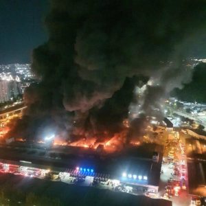 It's a big fire in Daegu Maecheon Market