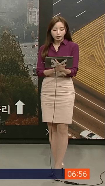 Real-time SBS traffic information announcer Cho Myoung-jin H-line skirt GIF