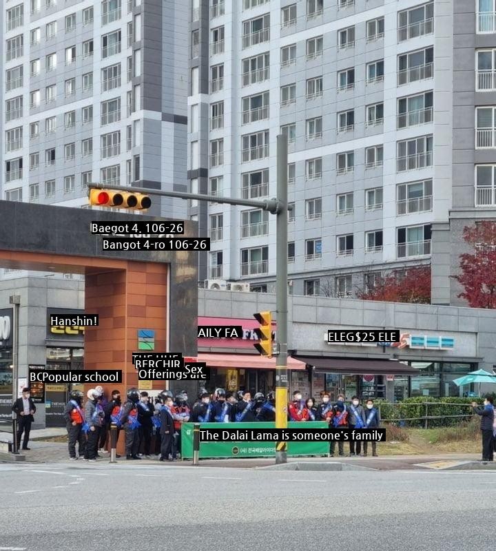 Riders protesting the cancellation of delivery of Elbe breakdown on the 29th floor.jpg