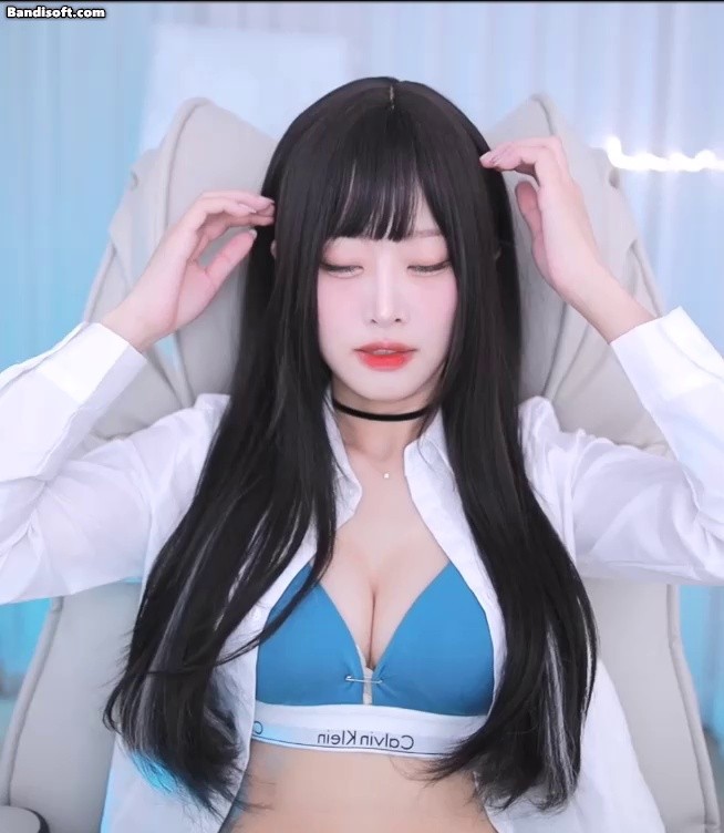 U-eun with a CK bra pin