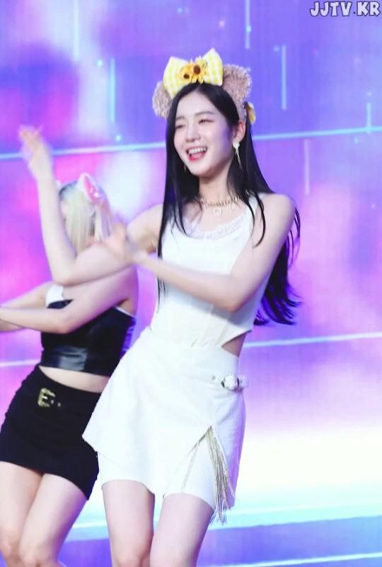 White sleeveless, white armpits, wow, coincidence