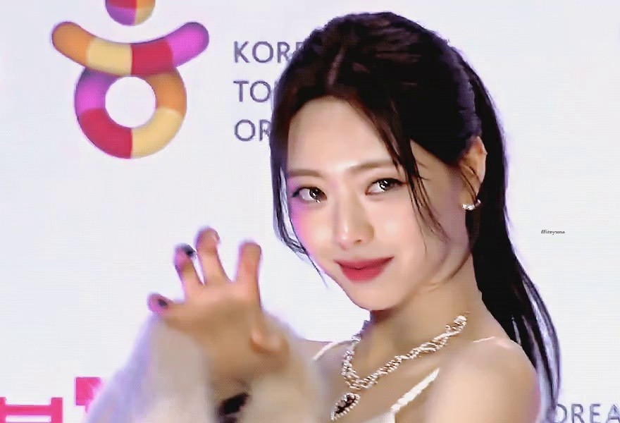 ITZY's YUNA, the sharp cat on the red carpet at "Music Awards Festival"