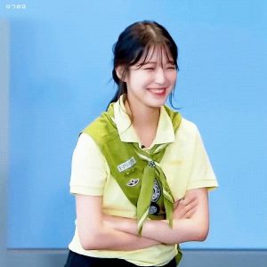 fromis_9's youngest member Baek Jiheon, act cute.