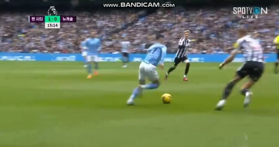 Manchester City vs Newcastle Philpoden crazy first goal development process from various angles.