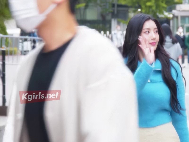 Kwon Eunbi, you can feel the heaviness just by walking.