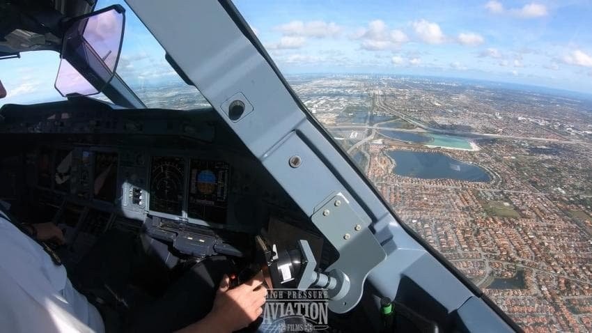 Airplane cockpit jpg, which is essential for mosaic processing in Korea.