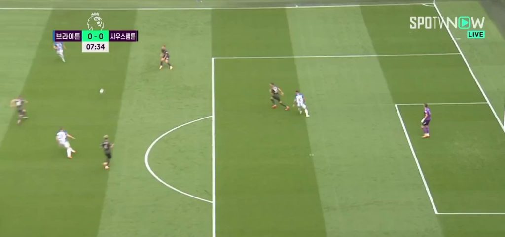 (SOUND)Brighton vs. Southampton Mitoma first goal chance. What is this