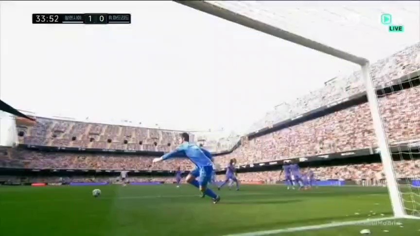 Valencia vs Real Madrid Valencia Diego López scored the first goal