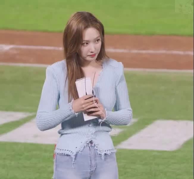 (SOUND)Sajik Stadium Announcer Kim Se-yeon's close-up camera