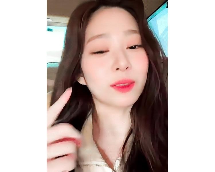 KIM MIN JU 220401 Instagram Live