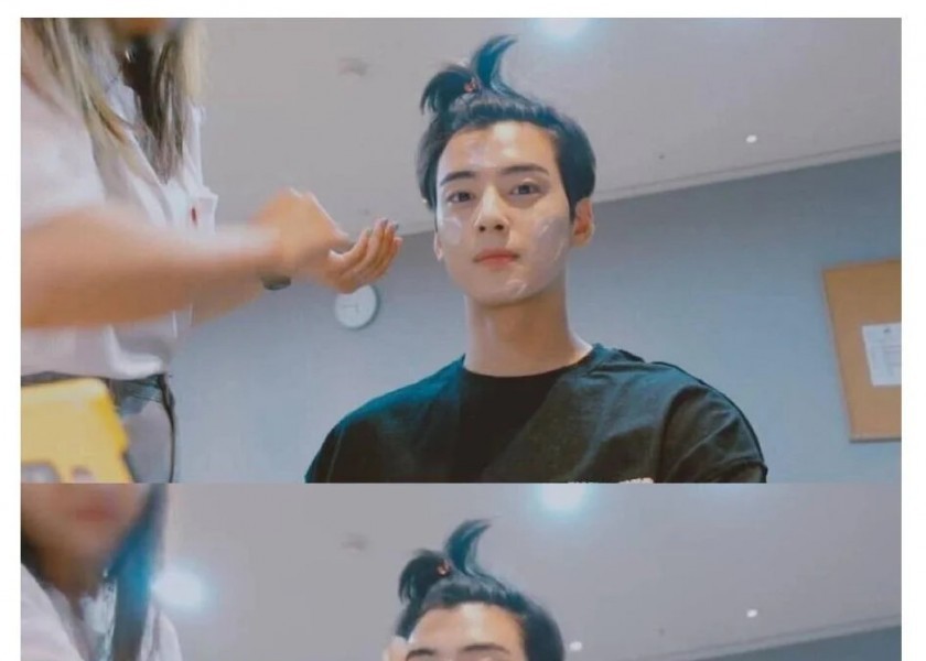 Cha Eun-Woo's shocking side with his makeup removed.jpg