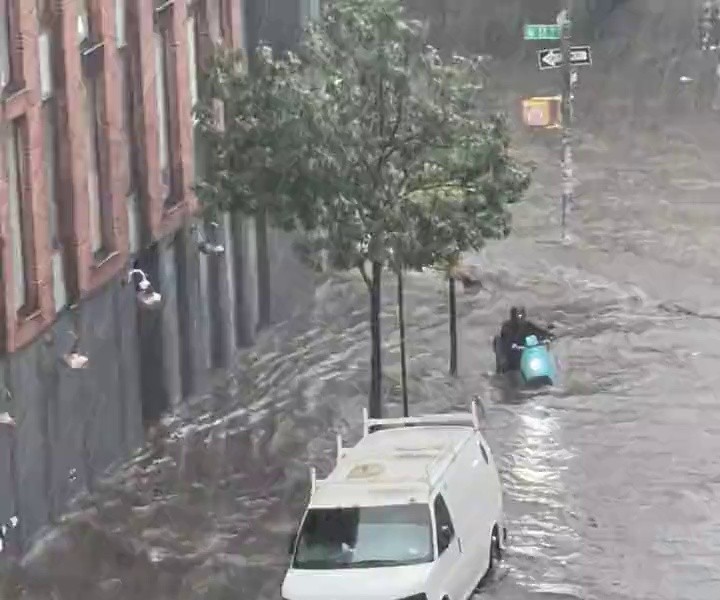 (SOUND)Breaking News New York Flooding (Singing "Shaking"