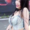 Loose strap denim cropped top down breastbone racing model Son Biroha