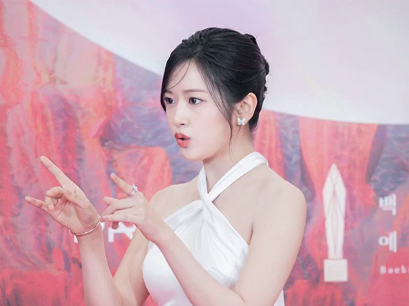 An Yujin Baeksang