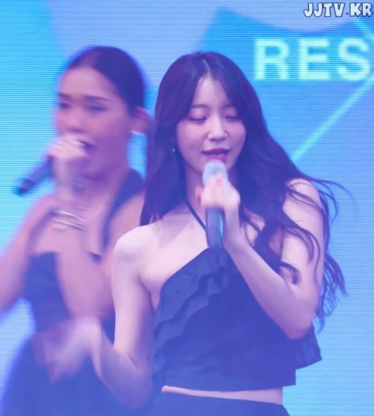 (SOUND)Halter neck strap sleeveless Oh My Girl Yubin