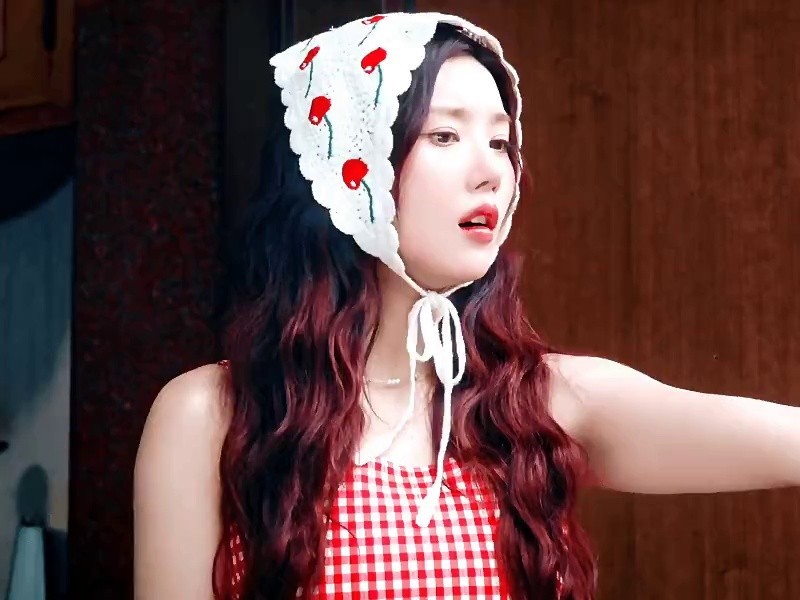 Eunbi Kwon Summer, please take care of me teaser. GIF