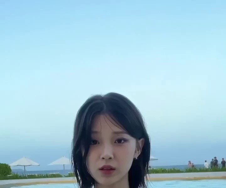 (SOUND)Swimming pool short hair Jang Eun-bi underboob bikini small breasts