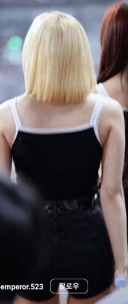 Square shoulders are cool. This is the body of women who want to be a Jjinwannabe.