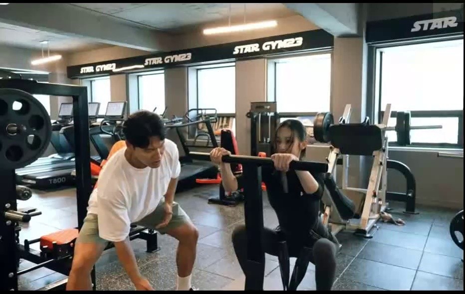 (SOUND)Jeon Jong-seo becomes increasingly haggard while exercising.