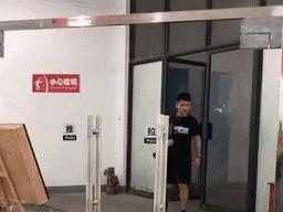 Door made of 100% transparent glass.gif