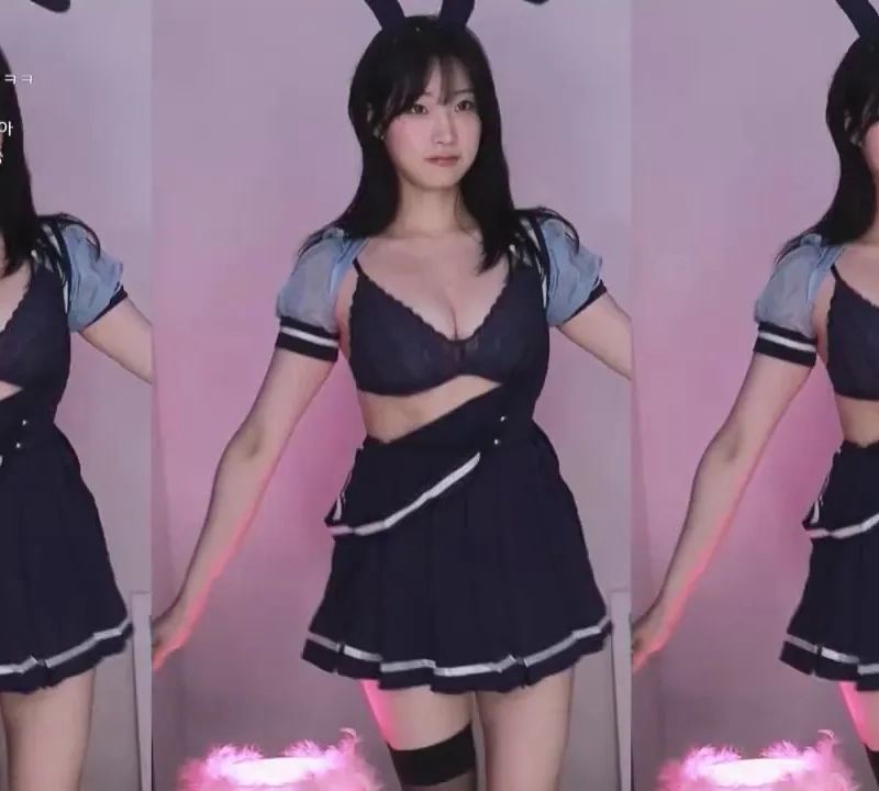 (SOUND)Sexy navy blue lace bra + school uniform skirt Myungahchu cleavage body