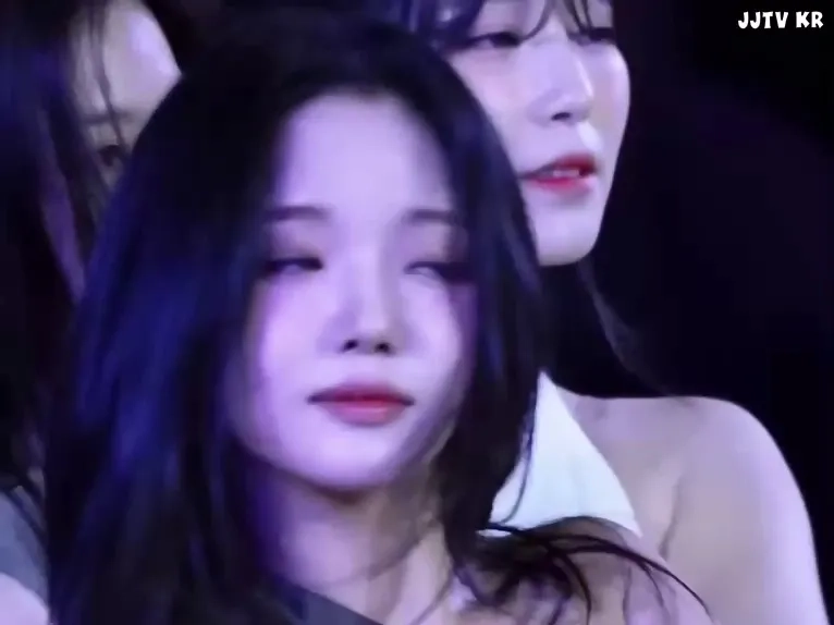 Fromis_Nine Noh Ji-seon's armpits